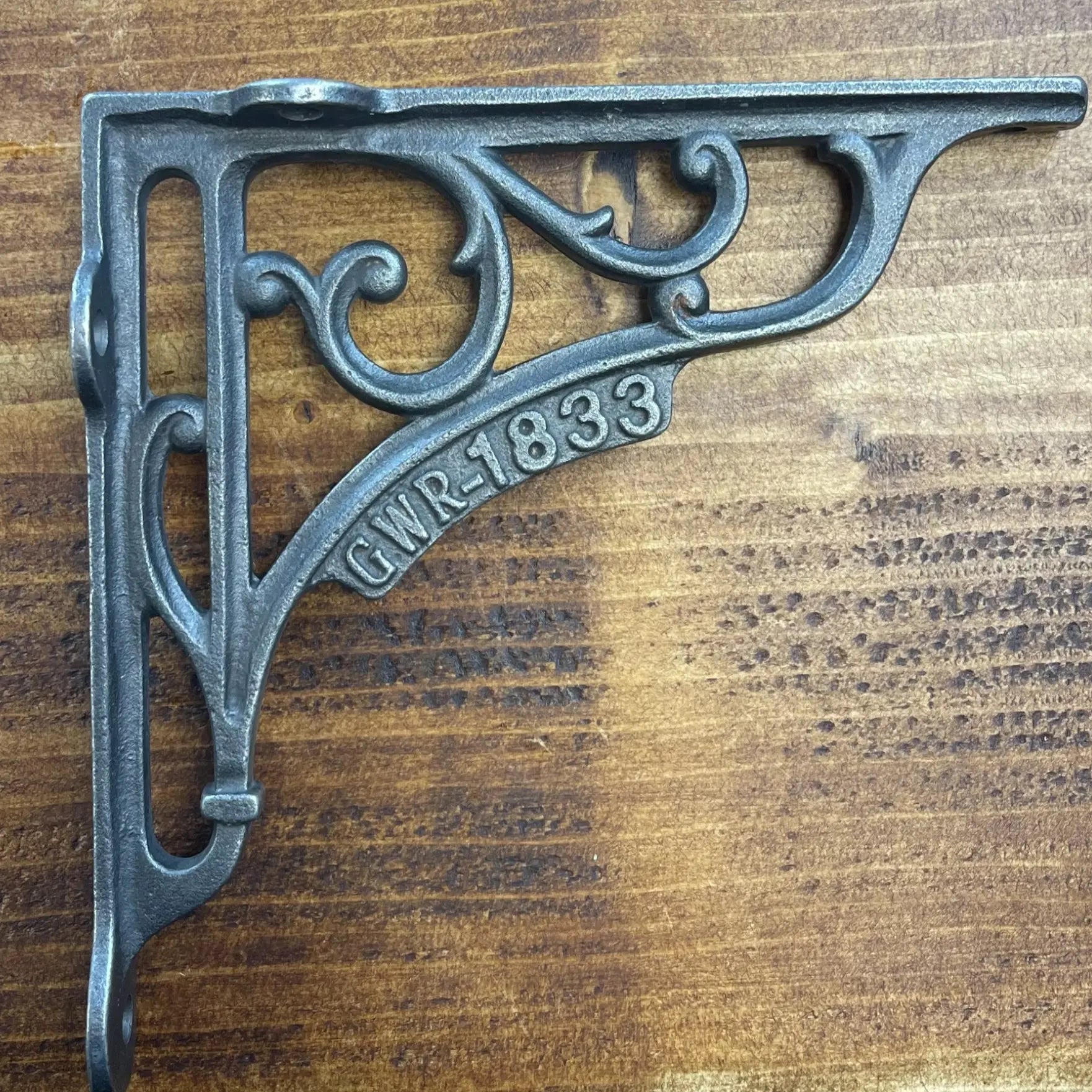 B&M - Par of Shelf Brackets GWR Antque Cast ron 125mm X 125mm / 5
